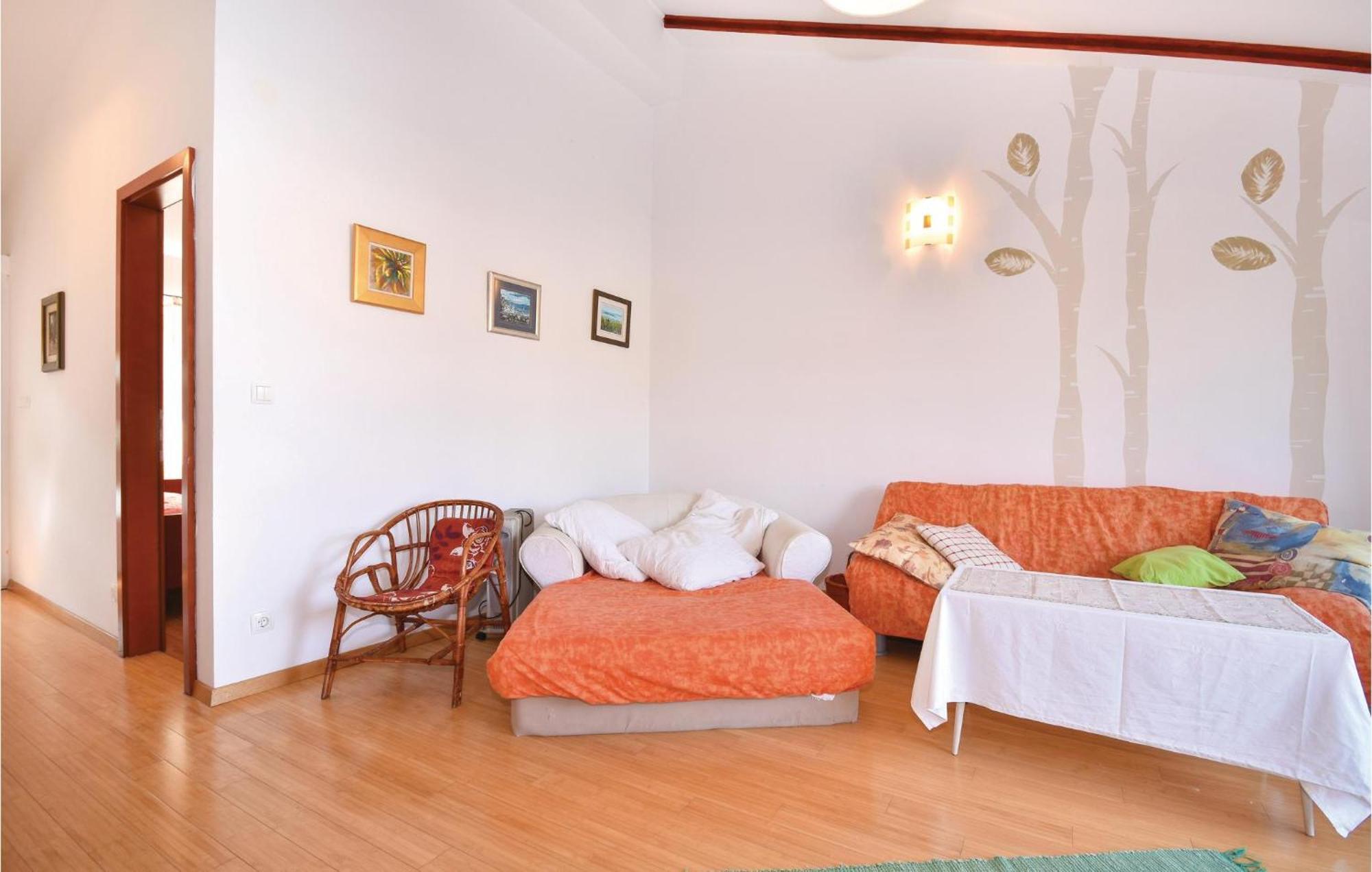 2 Bedroom Gorgeous Apartment In Стоморска Экстерьер фото